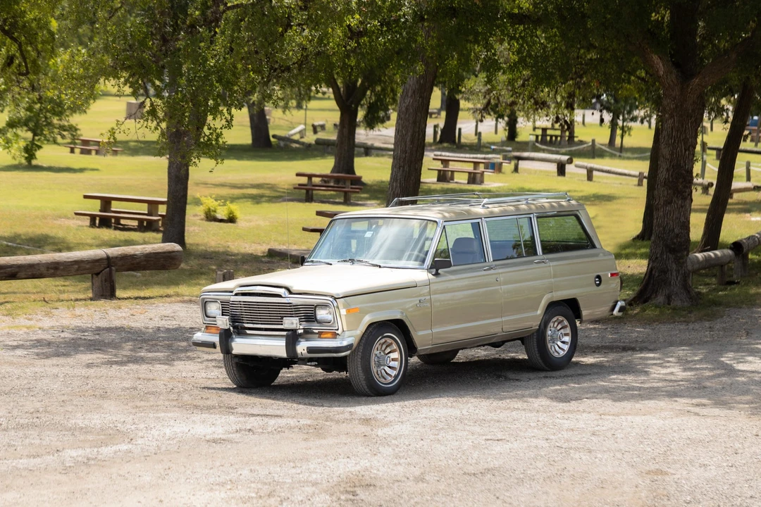 1985 Jeep SJ Grand Wagoneer - Image 2 of 31