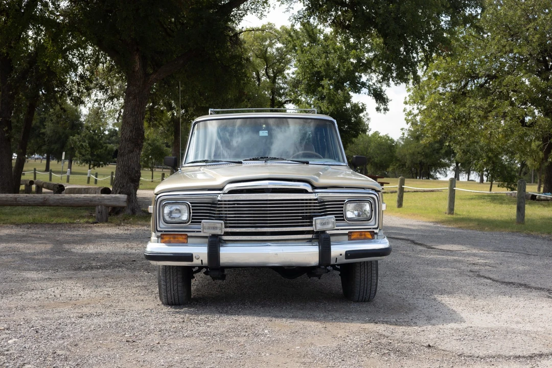 1985 Jeep SJ Grand Wagoneer - Image 4 of 31