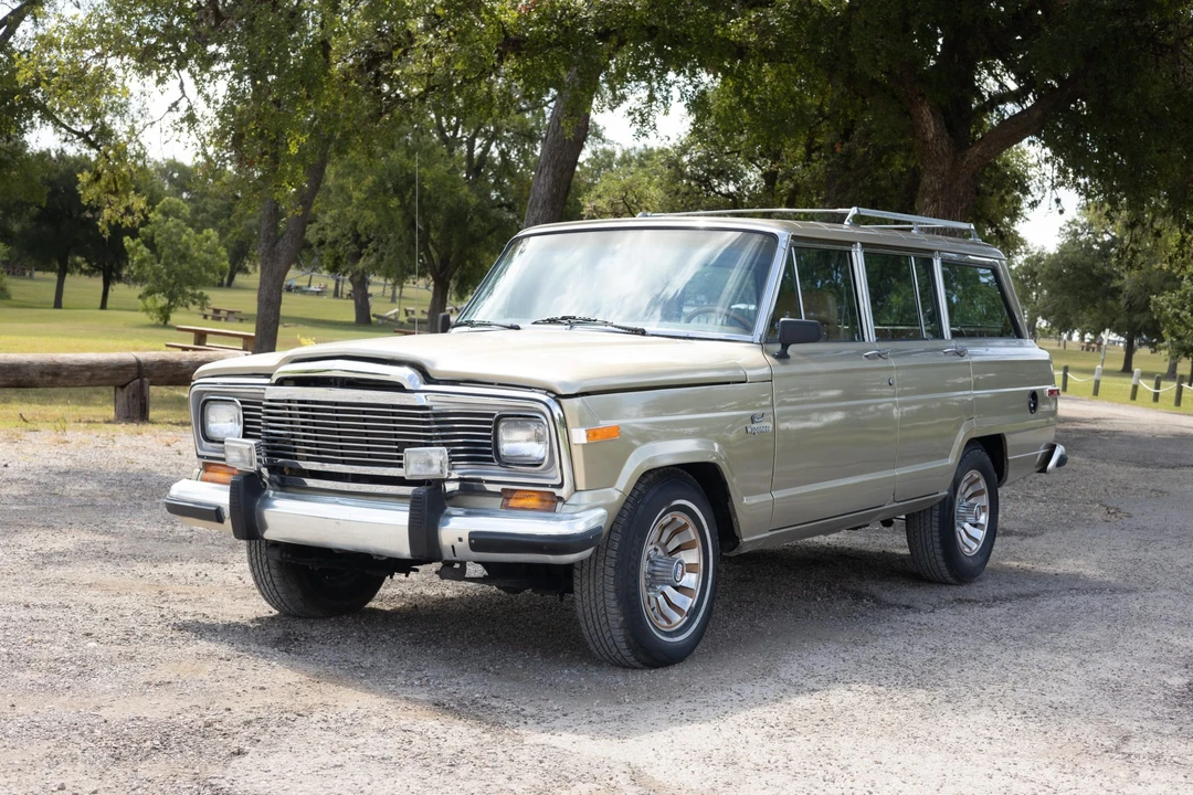 1985 Jeep SJ Grand Wagoneer - Image 3 of 31