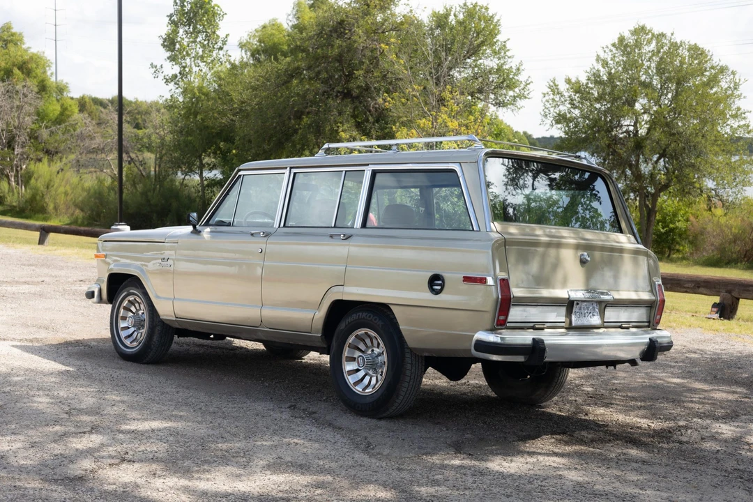 1985 Jeep SJ Grand Wagoneer - Image 14 of 31