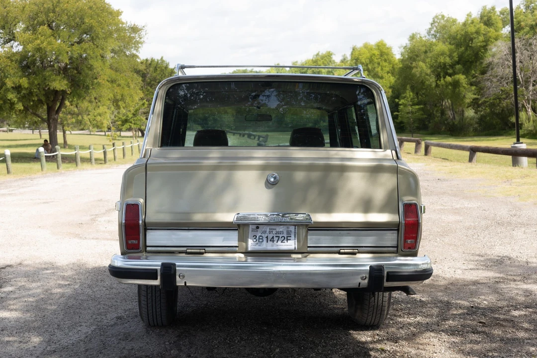 1985 Jeep SJ Grand Wagoneer - Image 13 of 31