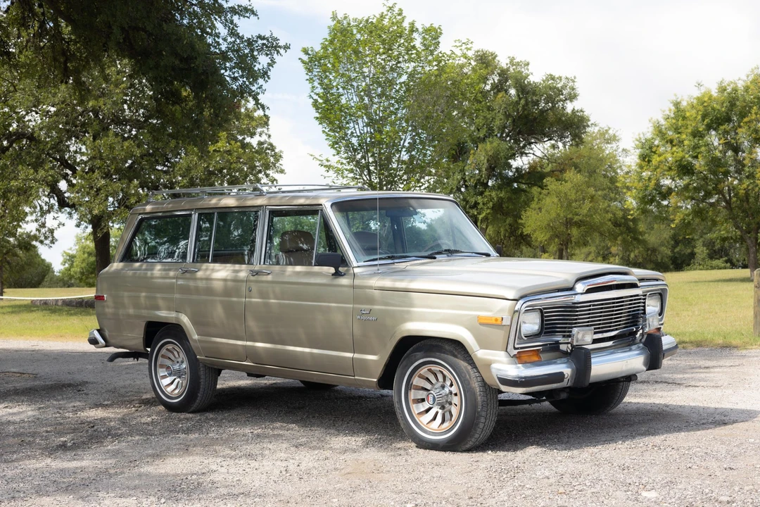 1985 Jeep SJ Grand Wagoneer - Image 10 of 31