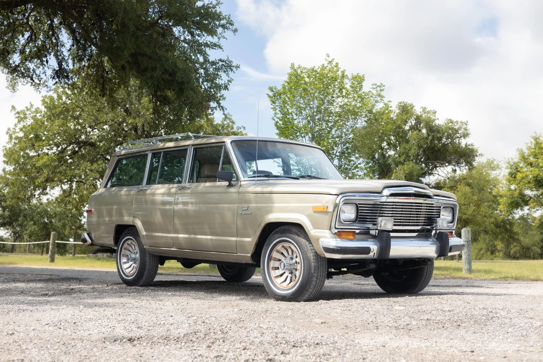 1985 Jeep SJ Grand Wagoneer - Image 8 of 31