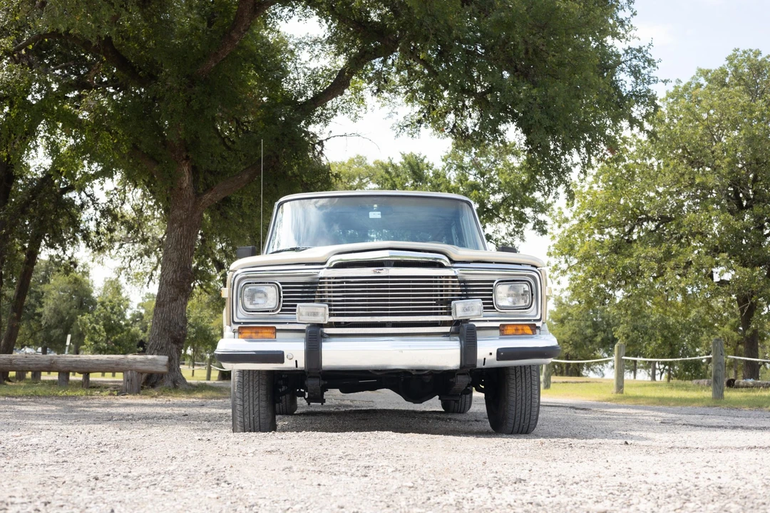 1985 Jeep SJ Grand Wagoneer - Image 5 of 31