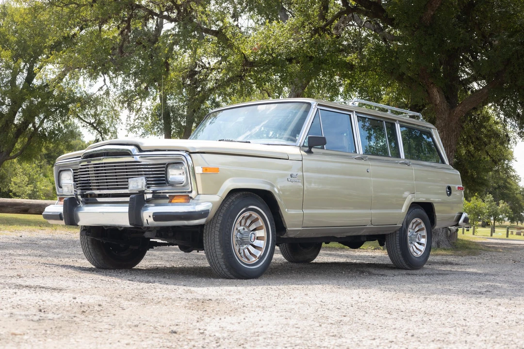 1985 Jeep SJ Grand Wagoneer - Image 16 of 31