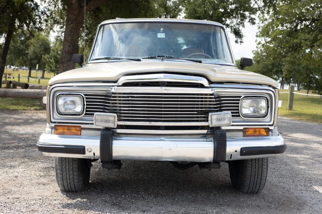 1985 Jeep SJ Grand Wagoneer - Image 7 of 31