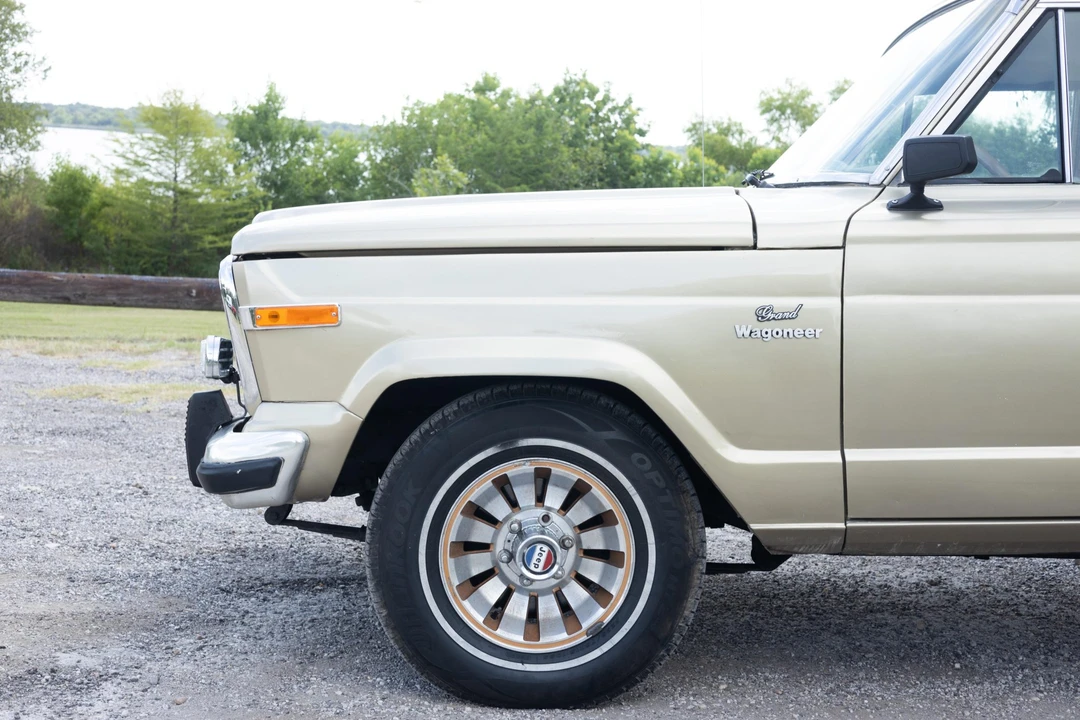 1985 Jeep SJ Grand Wagoneer - Image 24 of 31