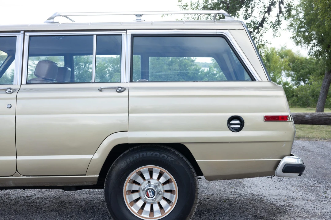 1985 Jeep SJ Grand Wagoneer - Image 22 of 31