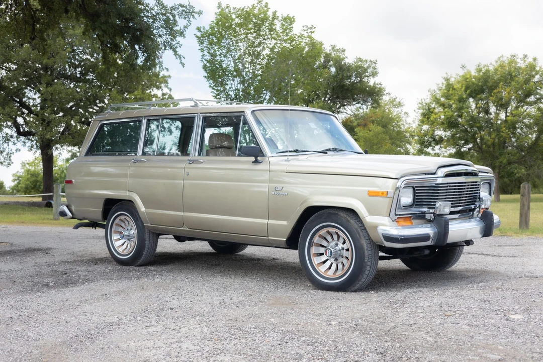 1985 Jeep SJ Grand Wagoneer - Image 9 of 31