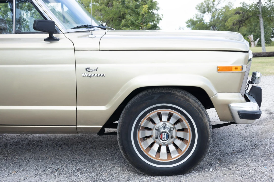 1985 Jeep SJ Grand Wagoneer - Image 17 of 31
