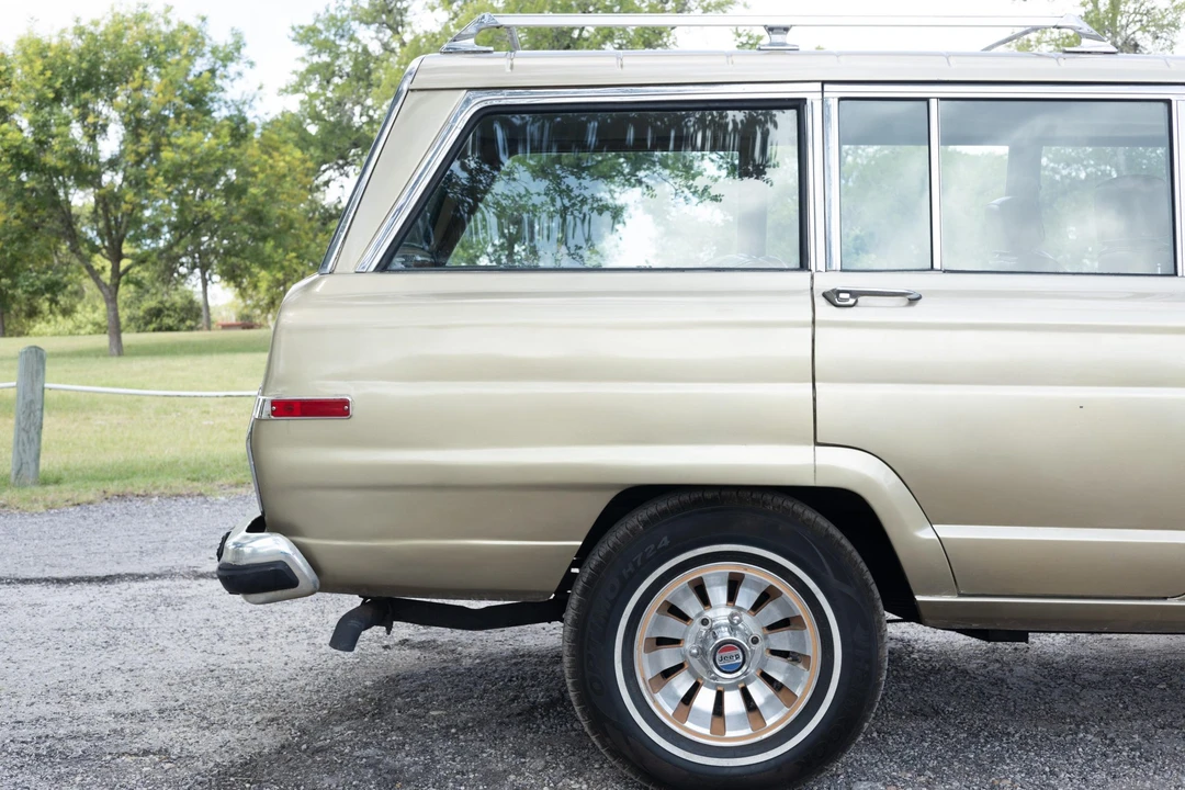 1985 Jeep SJ Grand Wagoneer - Image 20 of 31