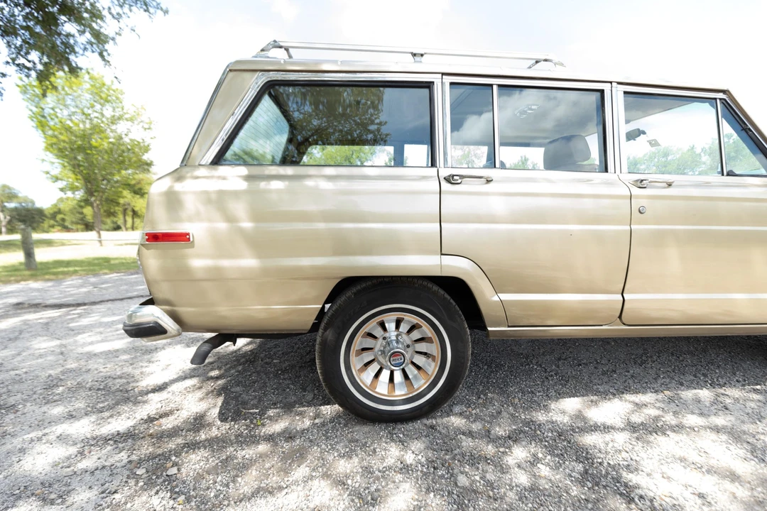 1985 Jeep SJ Grand Wagoneer - Image 19 of 31