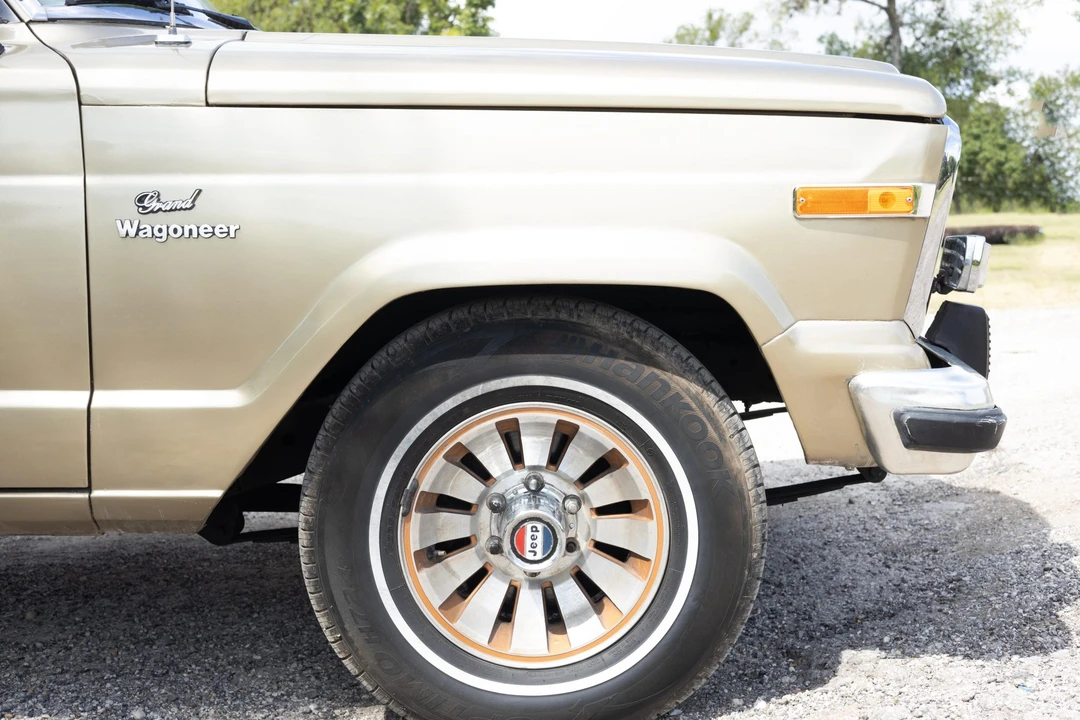 1985 Jeep SJ Grand Wagoneer - Image 25 of 31
