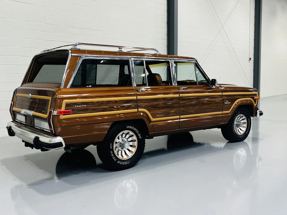 1985 Jeep SJ Grand Wagoneer - Image 23 of 31