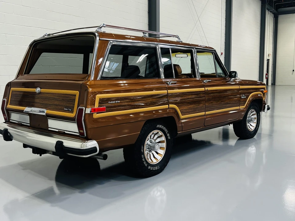 1985 Jeep SJ Grand Wagoneer - Image 22 of 31