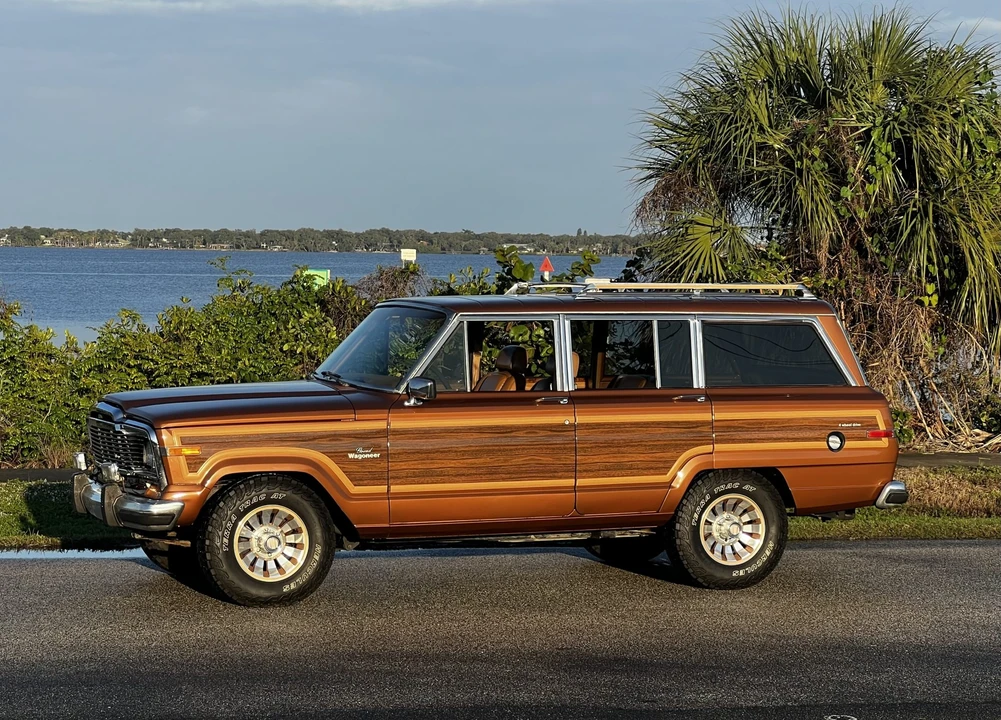 1985 Jeep SJ Grand Wagoneer - Image 4 of 31