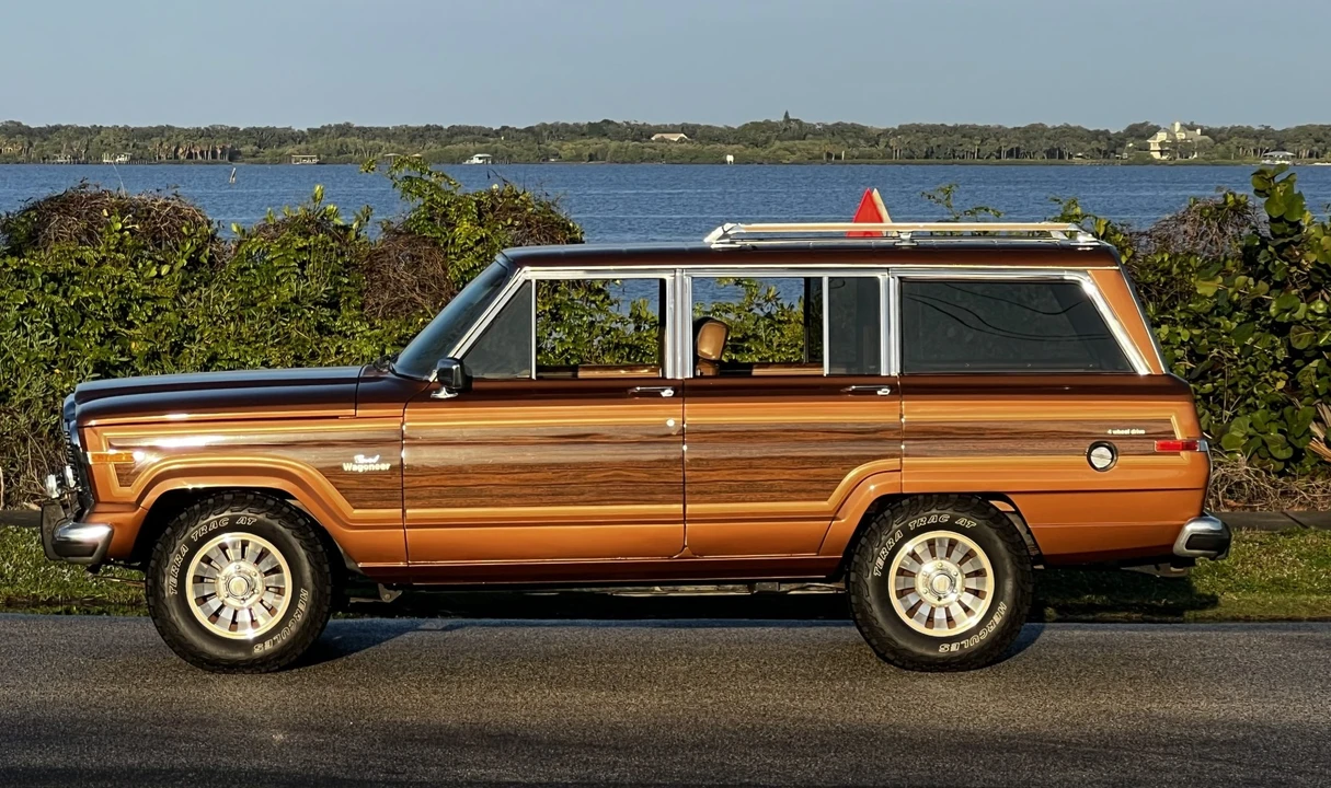 1985 Jeep SJ Grand Wagoneer - Image 5 of 31