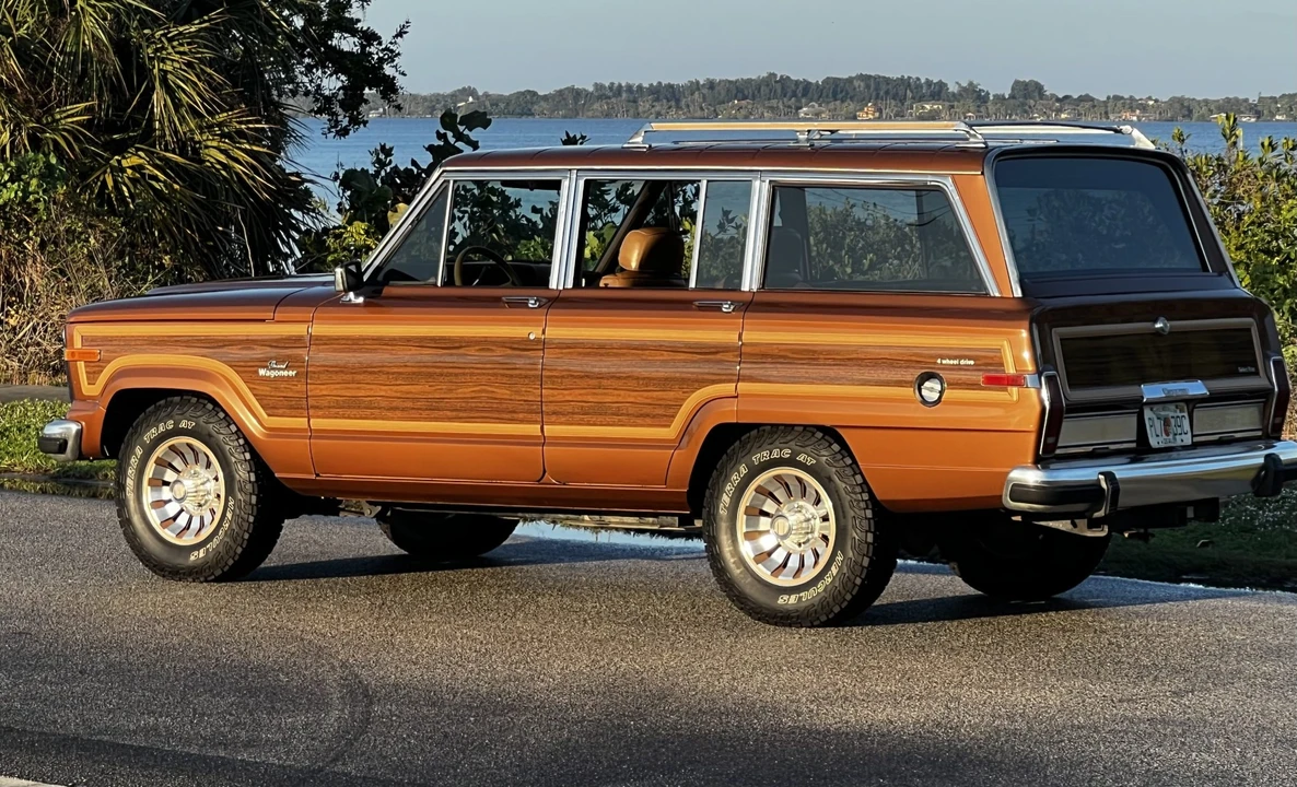 1985 Jeep SJ Grand Wagoneer - Image 6 of 31