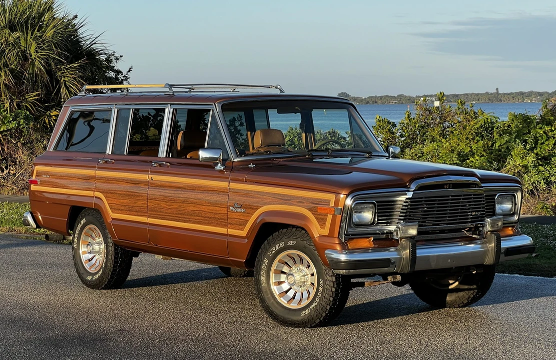 1985 Jeep SJ Grand Wagoneer - Image 10 of 31
