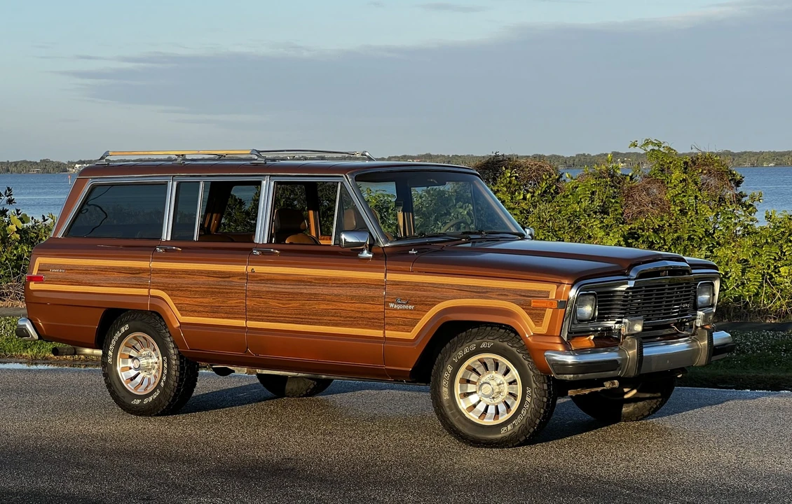 1985 Jeep SJ Grand Wagoneer - Image 9 of 31