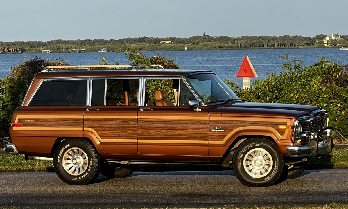 1985 Jeep SJ Grand Wagoneer - Image 8 of 31