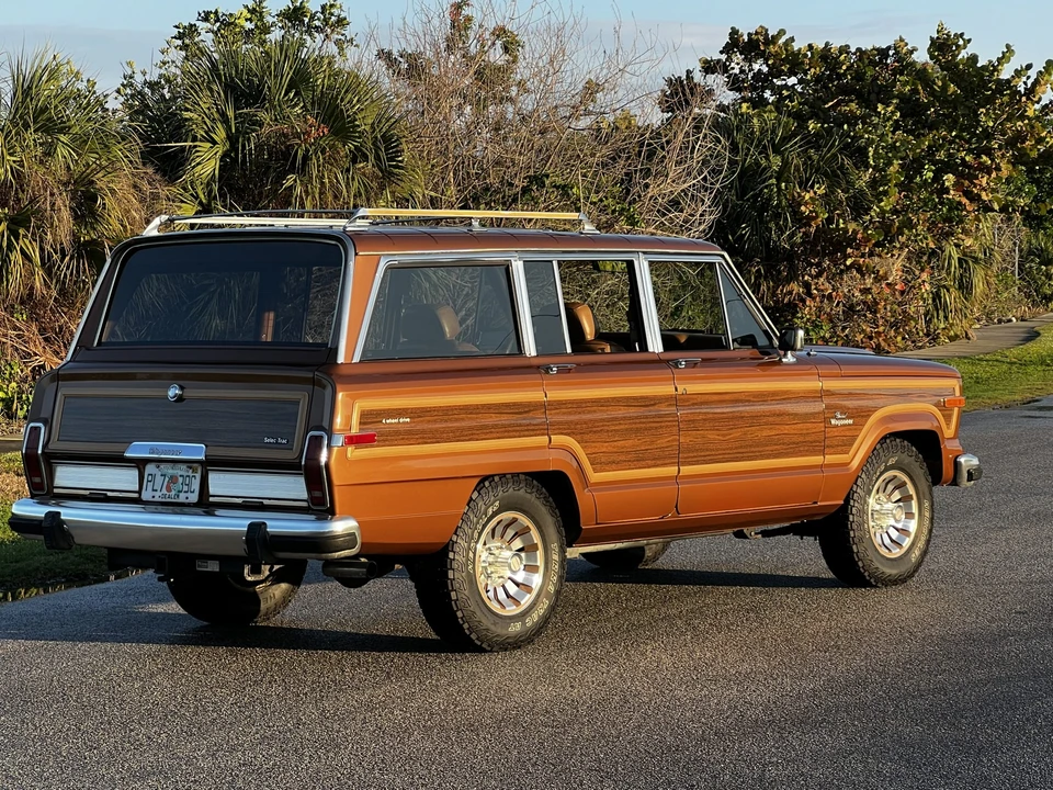 1985 Jeep SJ Grand Wagoneer - Image 7 of 31