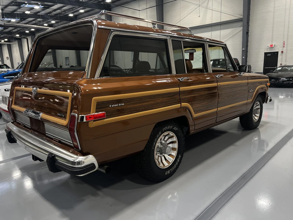 1985 Jeep SJ Grand Wagoneer - Image 21 of 31