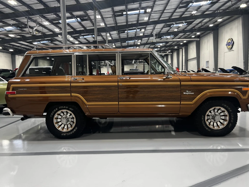 1985 Jeep SJ Grand Wagoneer - Image 25 of 31