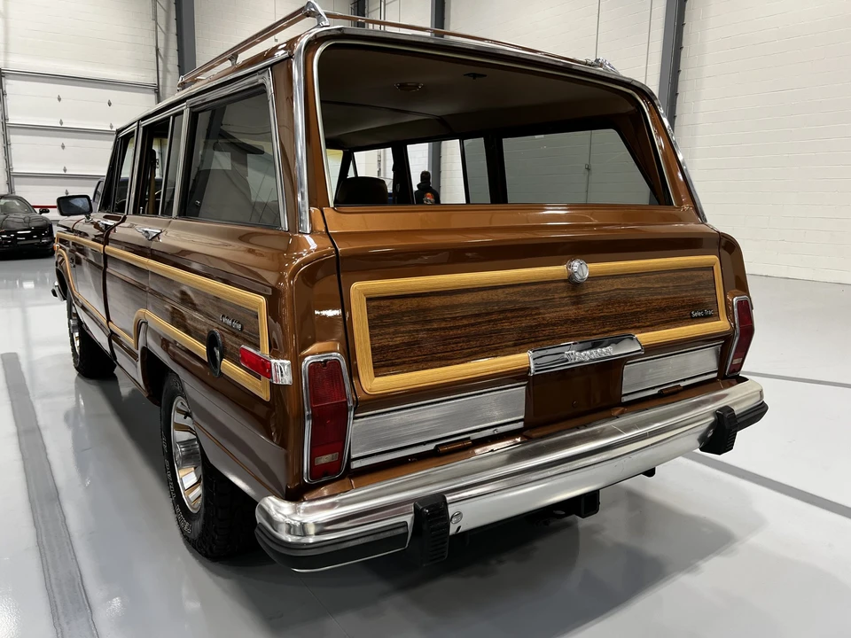 1985 Jeep SJ Grand Wagoneer - Image 20 of 31