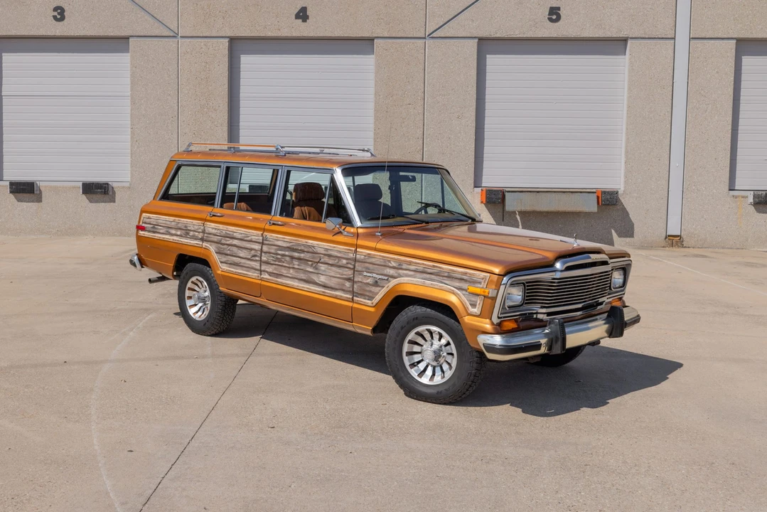 1985 Jeep SJ Grand Wagoneer - Image 8 of 31