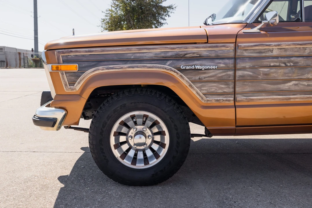 1985 Jeep SJ Grand Wagoneer - Image 10 of 31