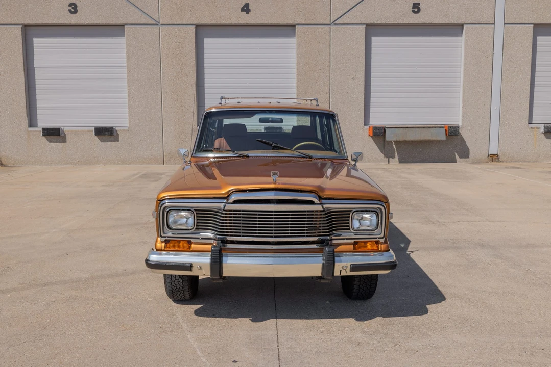 1985 Jeep SJ Grand Wagoneer - Image 9 of 31