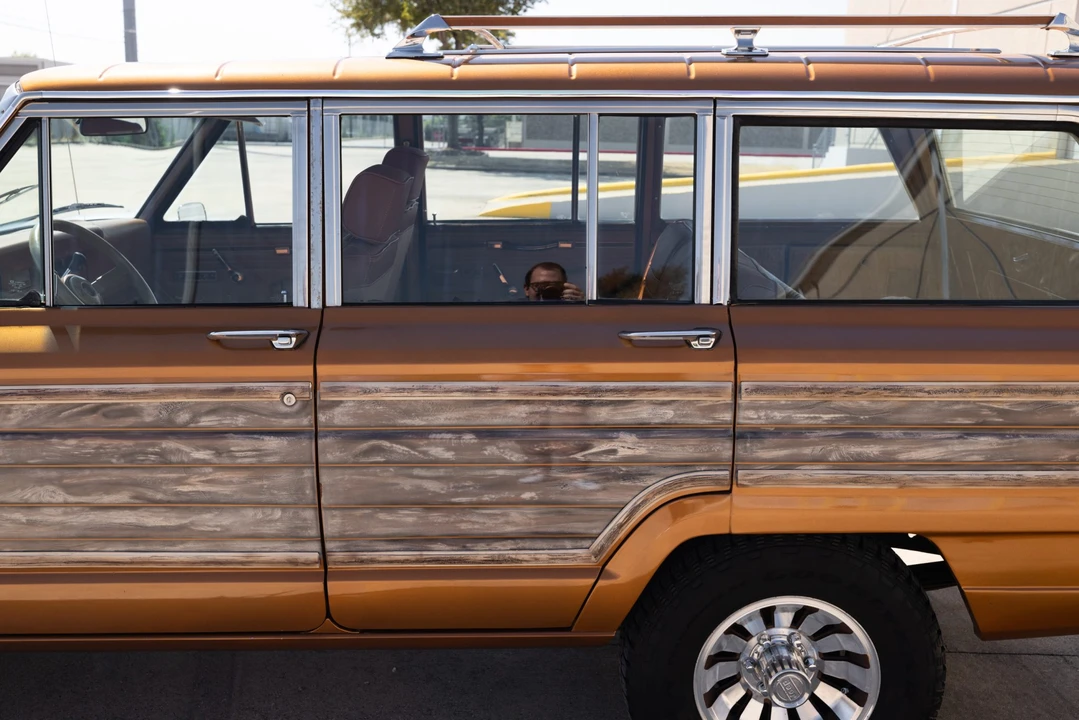 1985 Jeep SJ Grand Wagoneer - Image 11 of 31