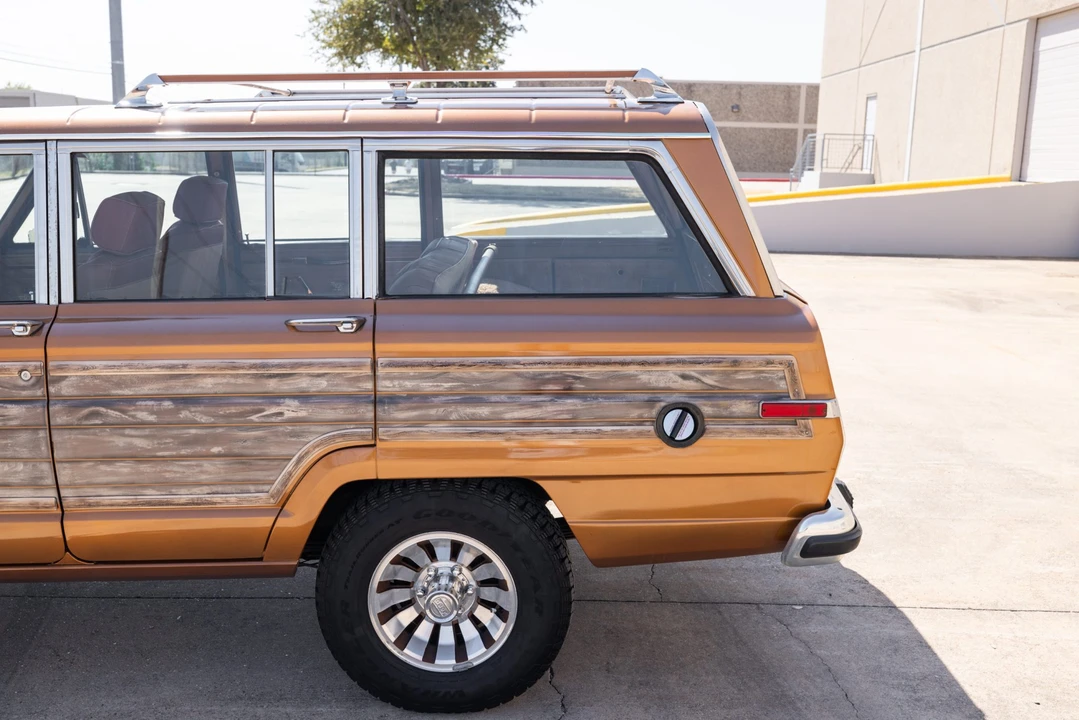 1985 Jeep SJ Grand Wagoneer - Image 12 of 31