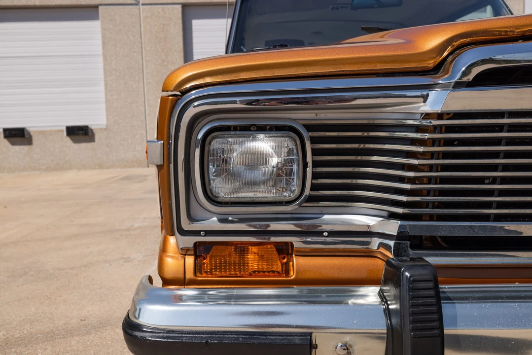1985 Jeep SJ Grand Wagoneer - Image 17 of 31