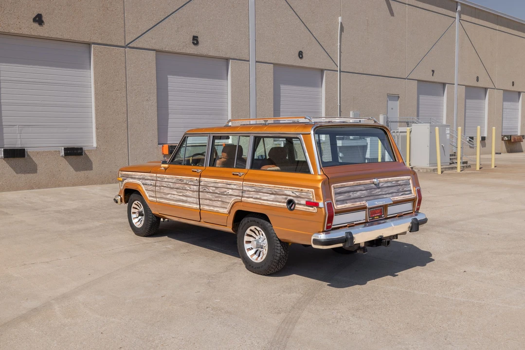 1985 Jeep SJ Grand Wagoneer - Image 4 of 31
