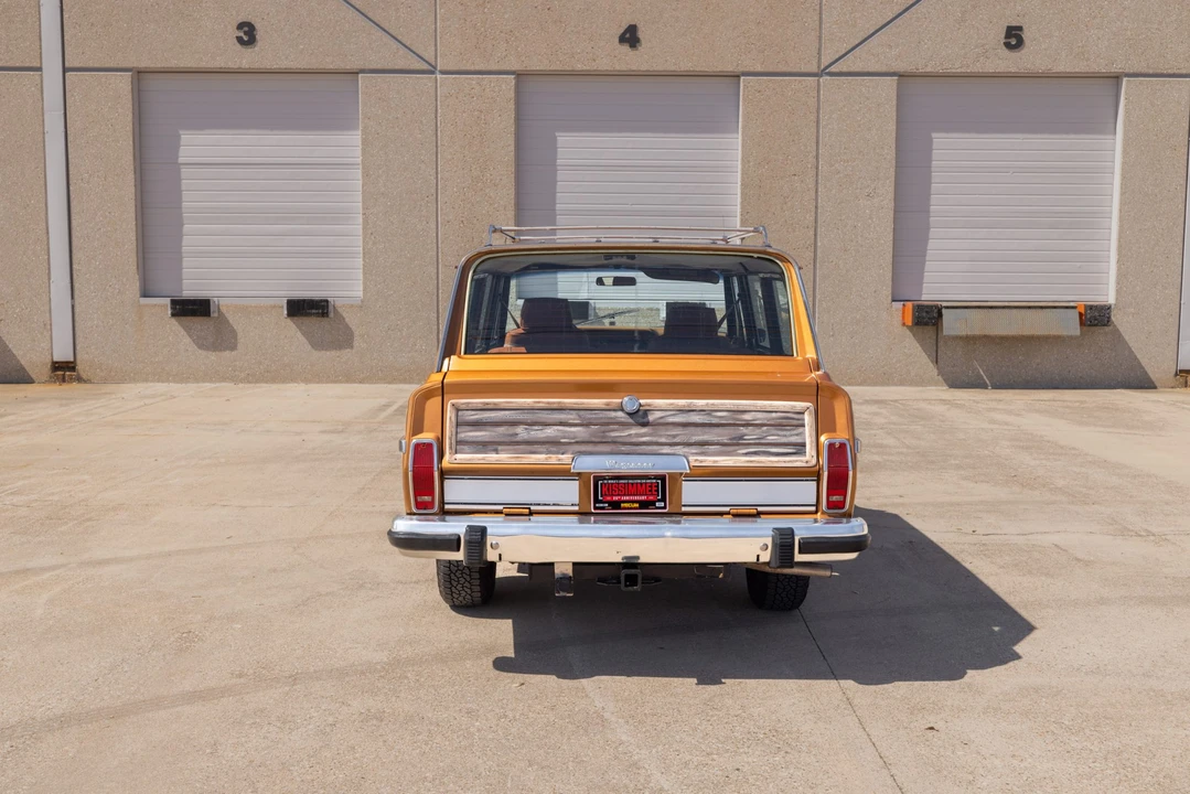 1985 Jeep SJ Grand Wagoneer - Image 5 of 31