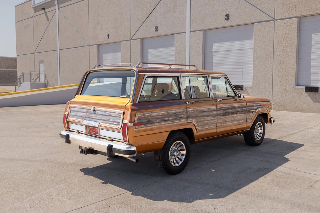 1985 Jeep SJ Grand Wagoneer - Image 6 of 31