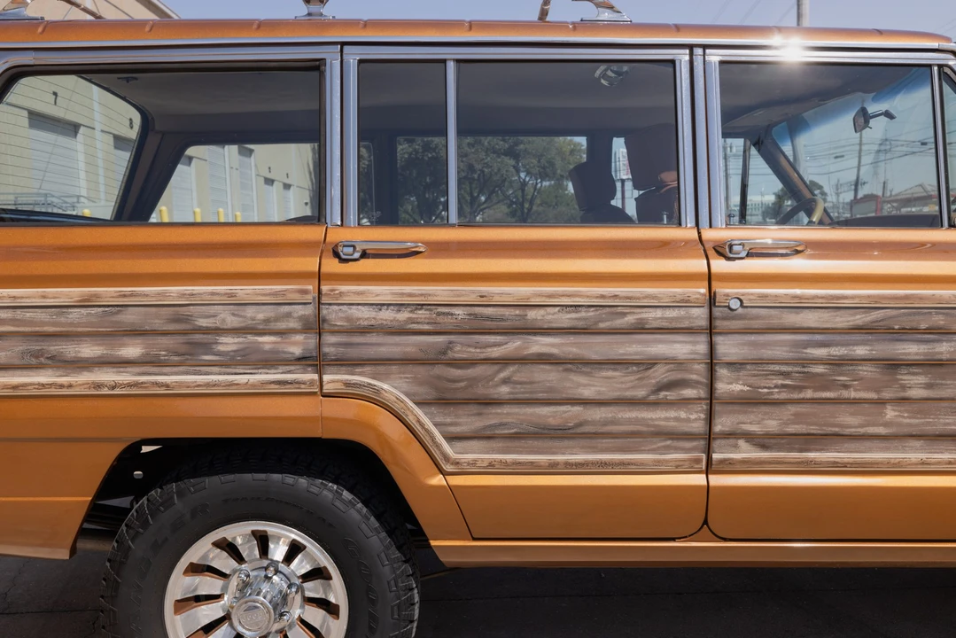 1985 Jeep SJ Grand Wagoneer - Image 15 of 31