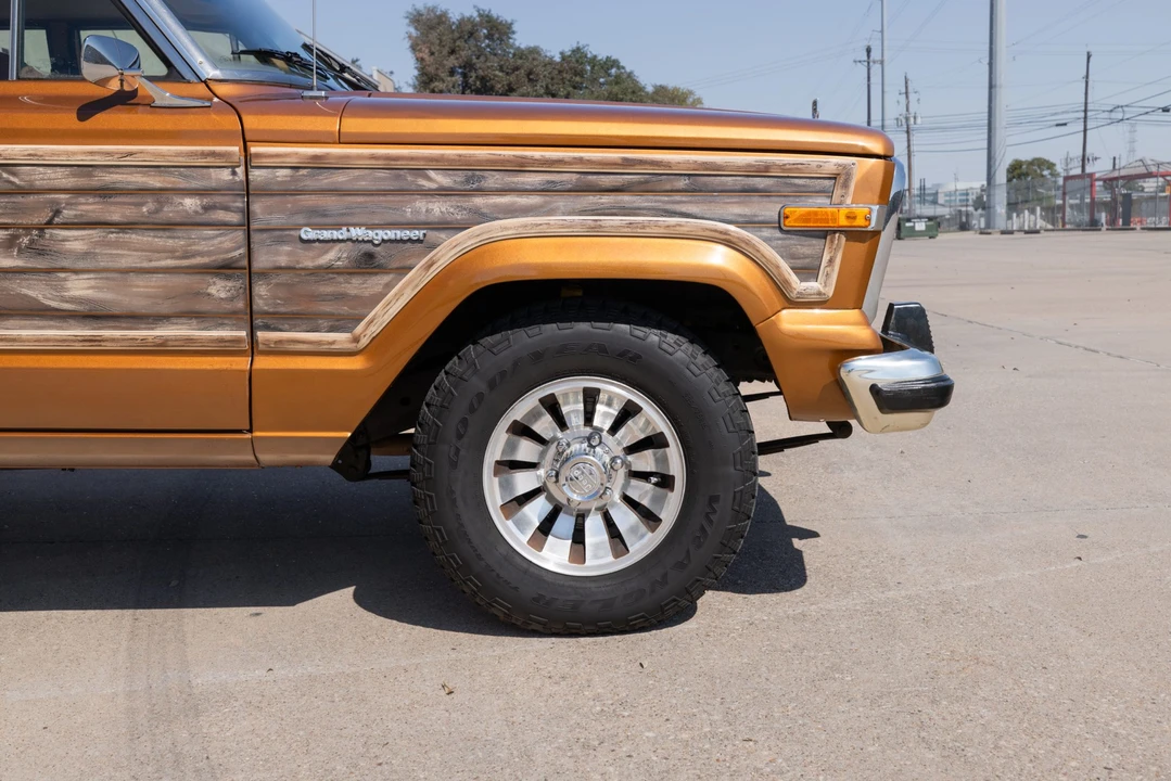 1985 Jeep SJ Grand Wagoneer - Image 16 of 31