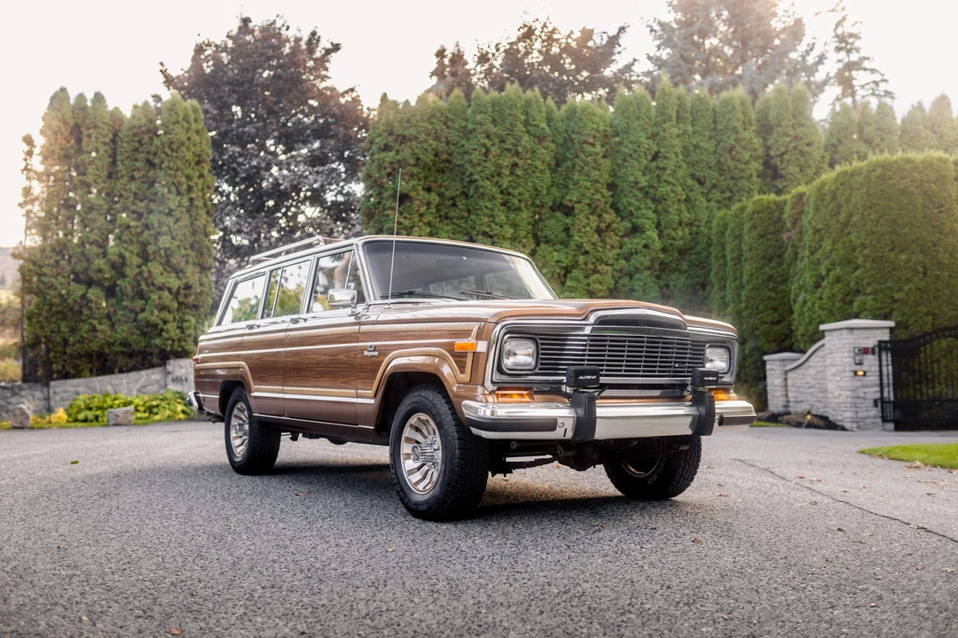 1985 Jeep SJ Grand Wagoneer - Image 9 of 31