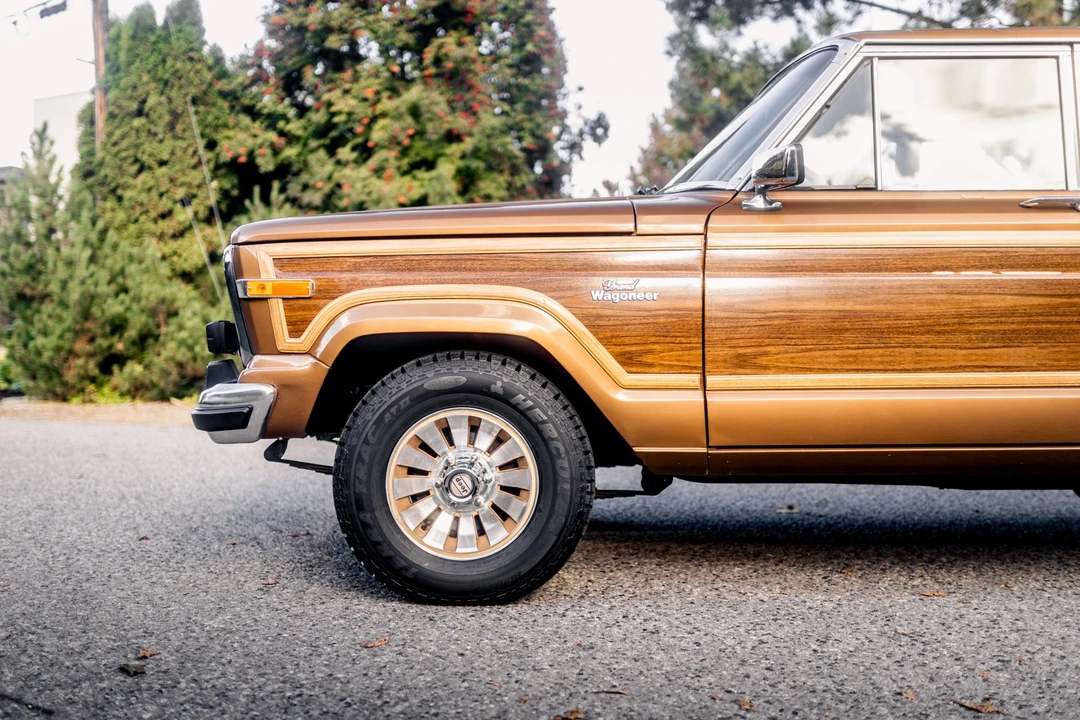 1985 Jeep SJ Grand Wagoneer - Image 23 of 31