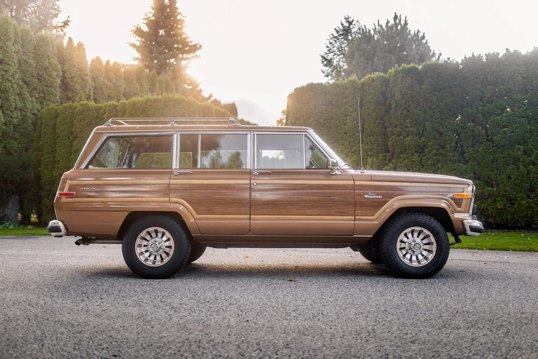 1985 Jeep SJ Grand Wagoneer - Image 11 of 31