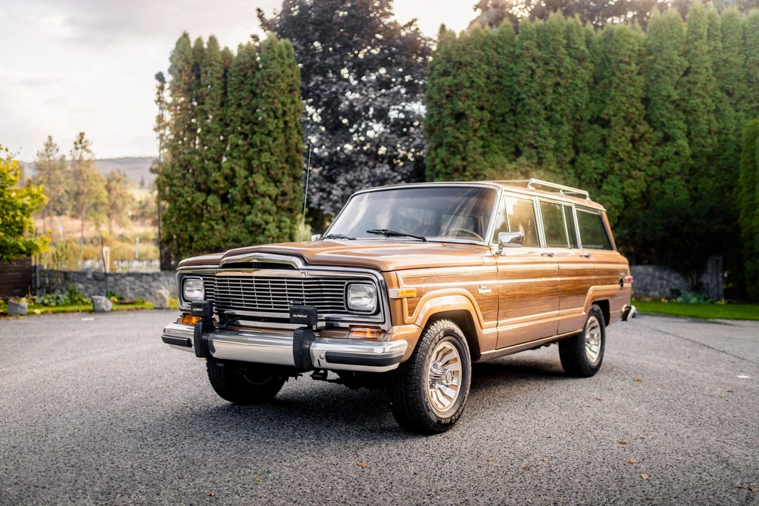 1985 Jeep SJ Grand Wagoneer - Image 2 of 31