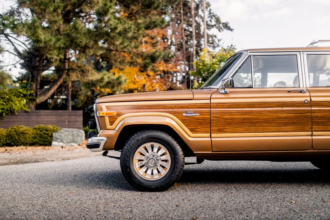 1985 Jeep SJ Grand Wagoneer - Image 24 of 31