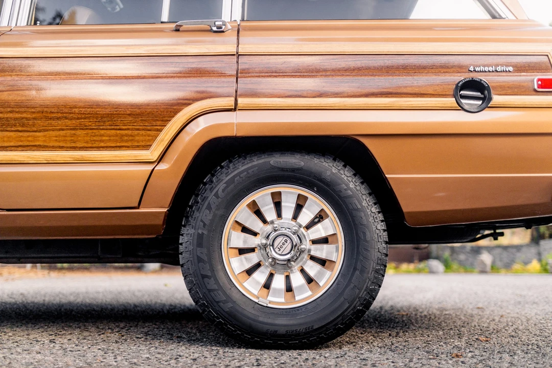 1985 Jeep SJ Grand Wagoneer - Image 28 of 31
