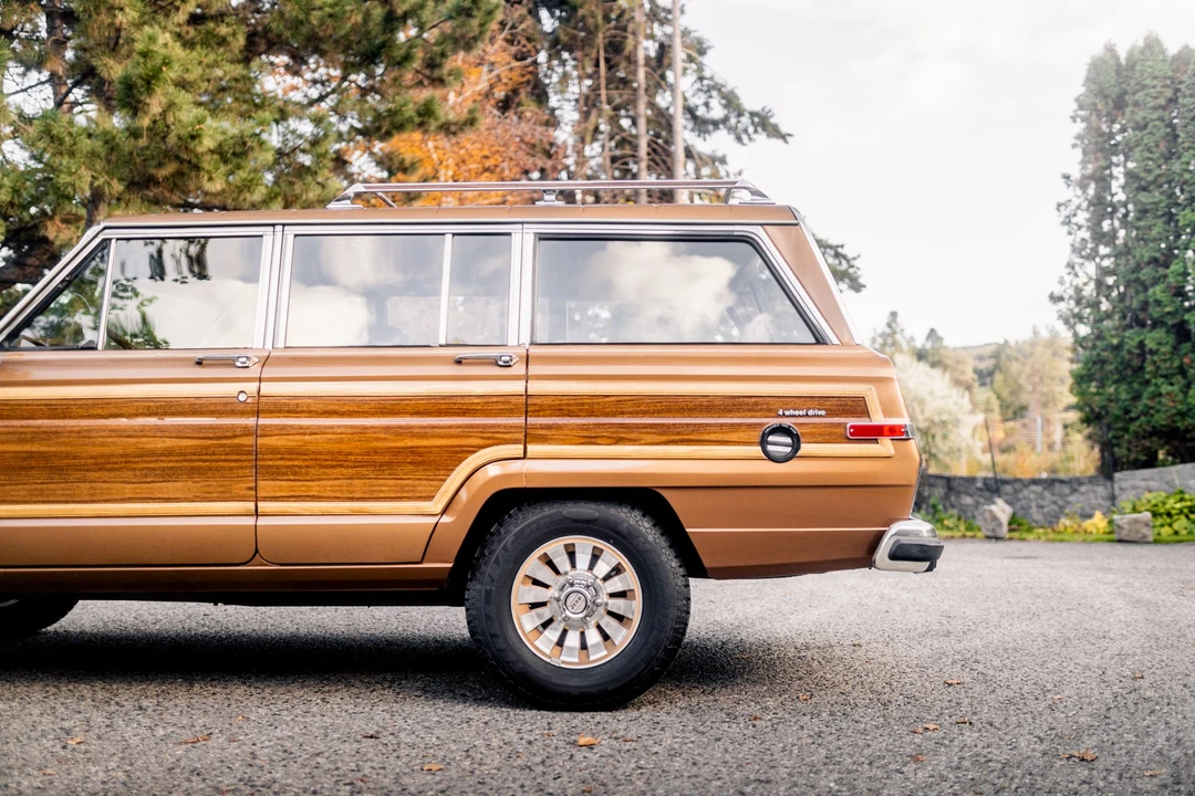1985 Jeep SJ Grand Wagoneer - Image 25 of 31