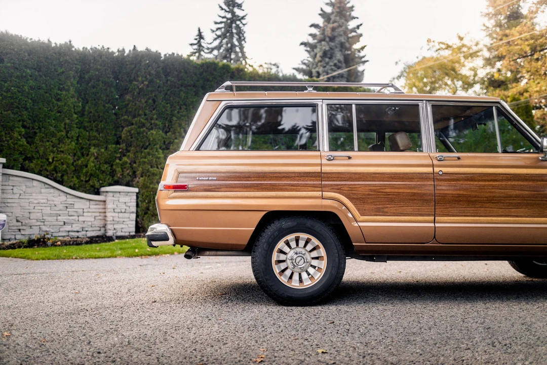 1985 Jeep SJ Grand Wagoneer - Image 31 of 31