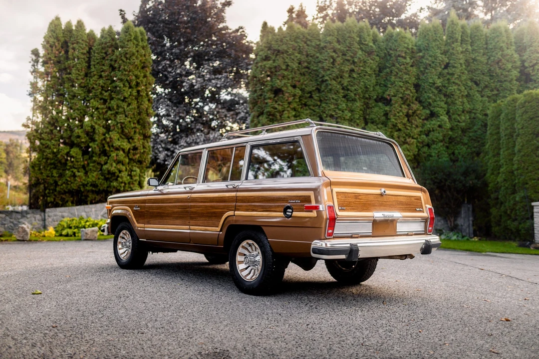 1985 Jeep SJ Grand Wagoneer - Image 18 of 31