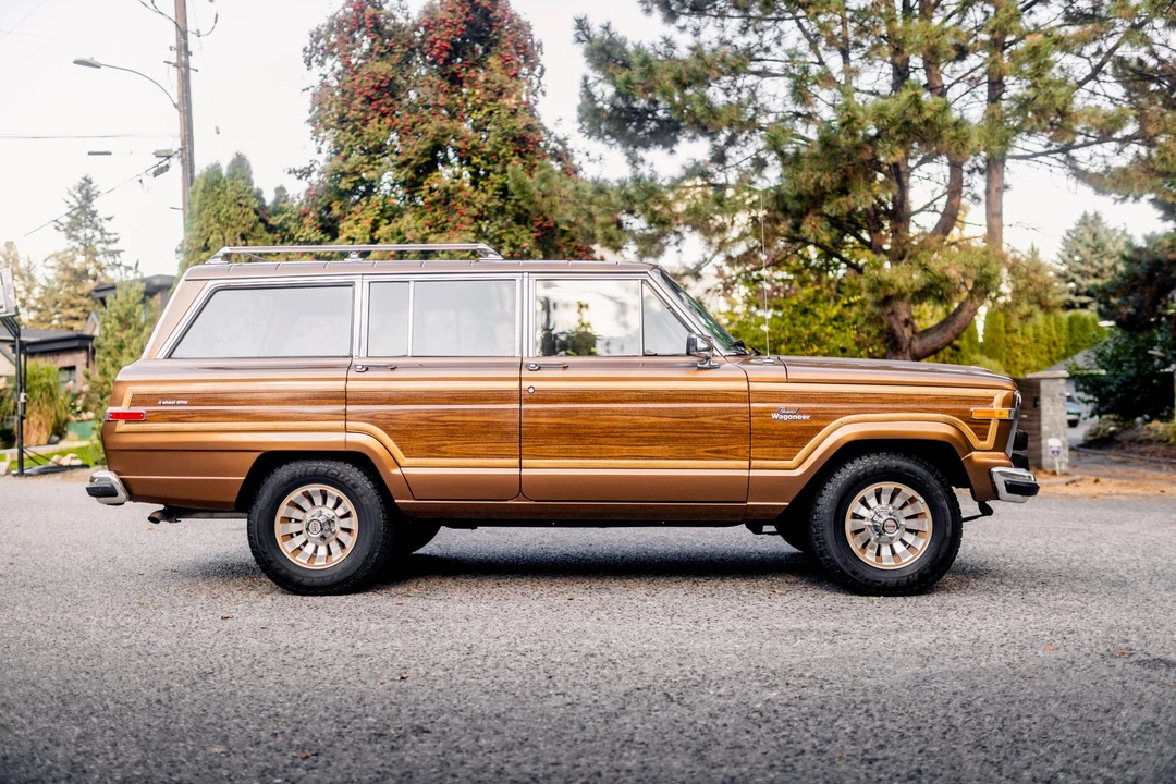 1985 Jeep SJ Grand Wagoneer - Image 12 of 31